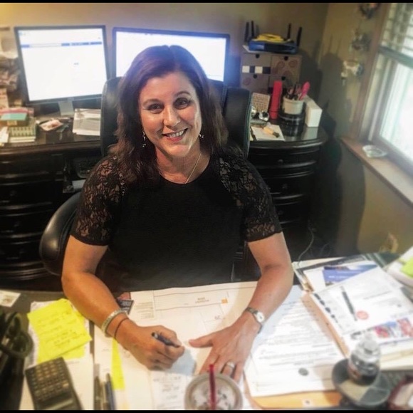 Meet your Posher, Lyn - Picture 3 of 4